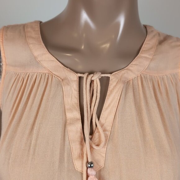 3/$20 Guilty Peach Sleeveless Top Tassel Tie Keyhole Cut Out Pleated Flowy Small - Picture 2 of 9